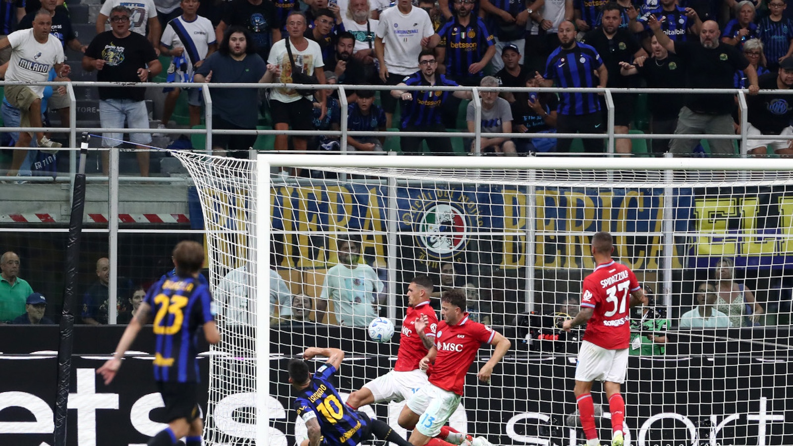 Inter 3-2 Napoli et Schalke 0-0 Bayern : le résumé du samedi soir