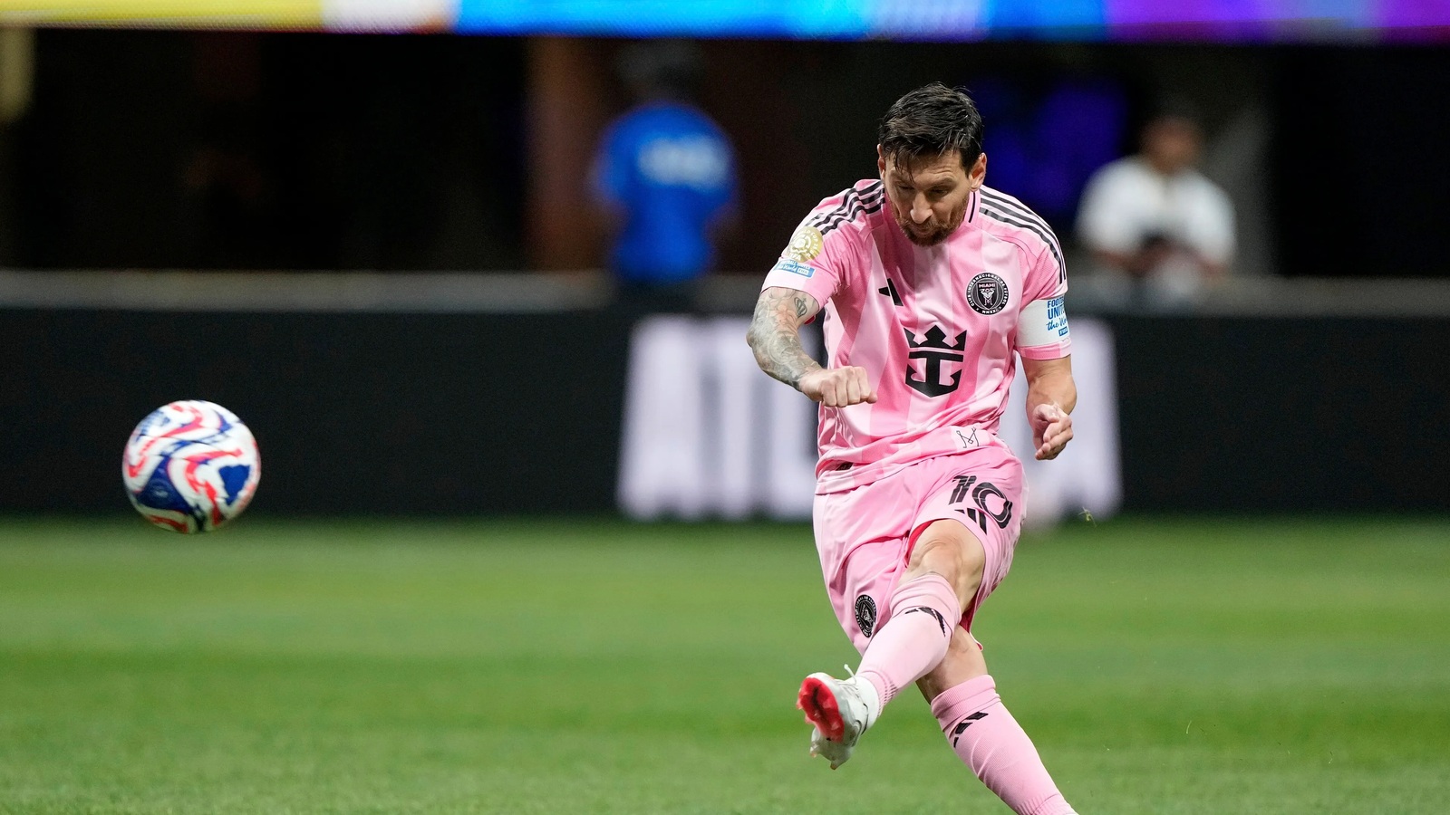 Lionel Messi marque sur coup franc et atteint 930 buts, Inter Miami 2-2